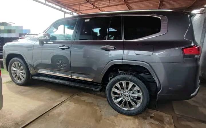 TOYOTA LAND CRUISER VX Année 2024 Source: https://www.malipages.com/ajouter-une-petite-annonce/